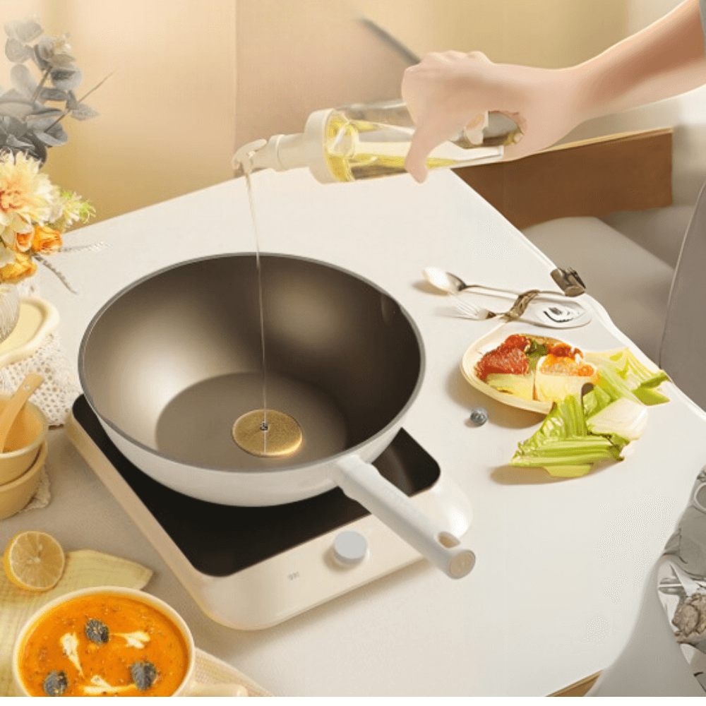 Cooker King White Titanium Wok 28cm