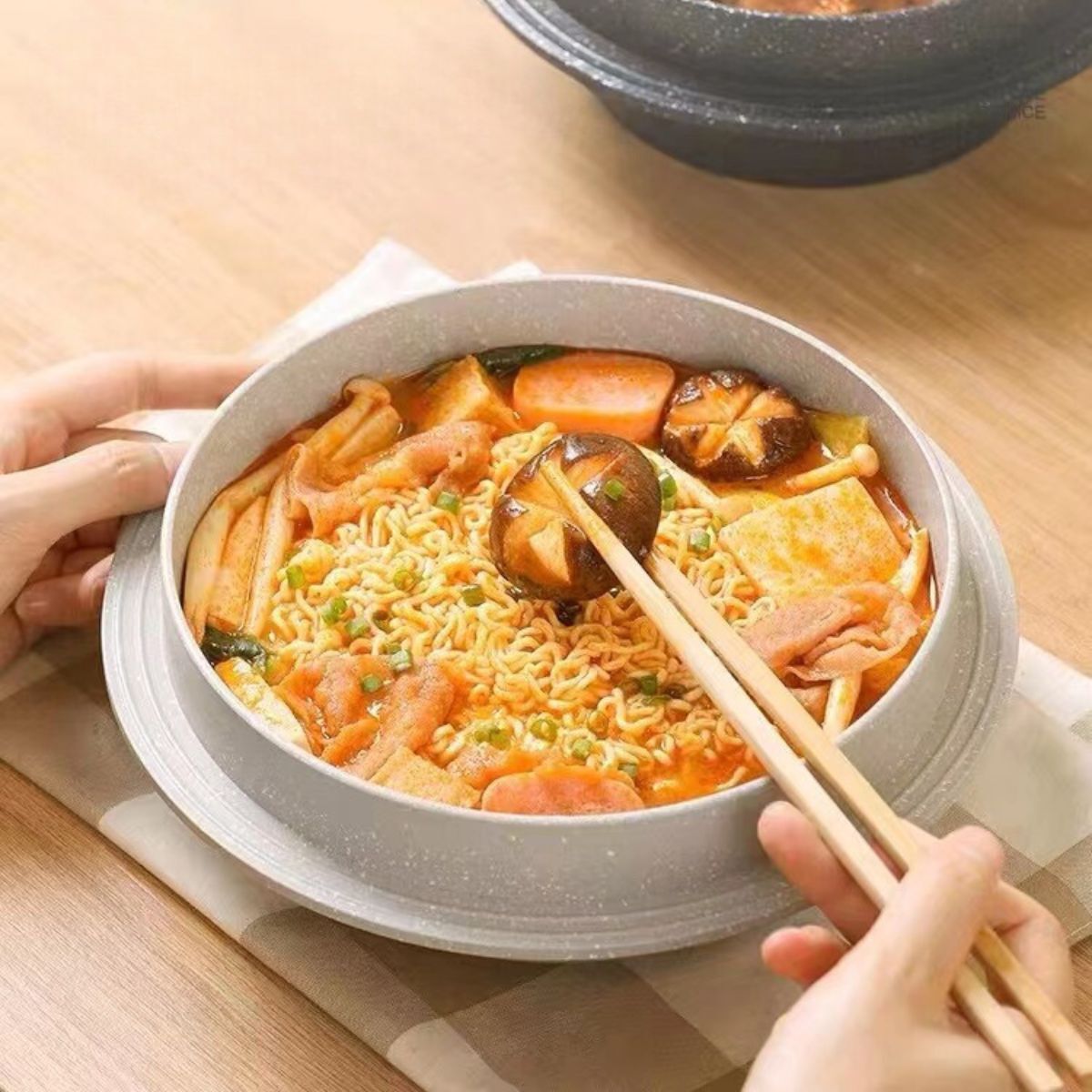 Masker Korean Cooking Bibimbap Stone Pot 20cm - Beige