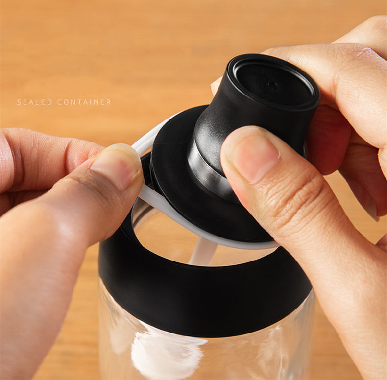 Robo Coco Honey Bottle Seasoning Jar Spice Condiment Storage Container with Digger 250ml - Black